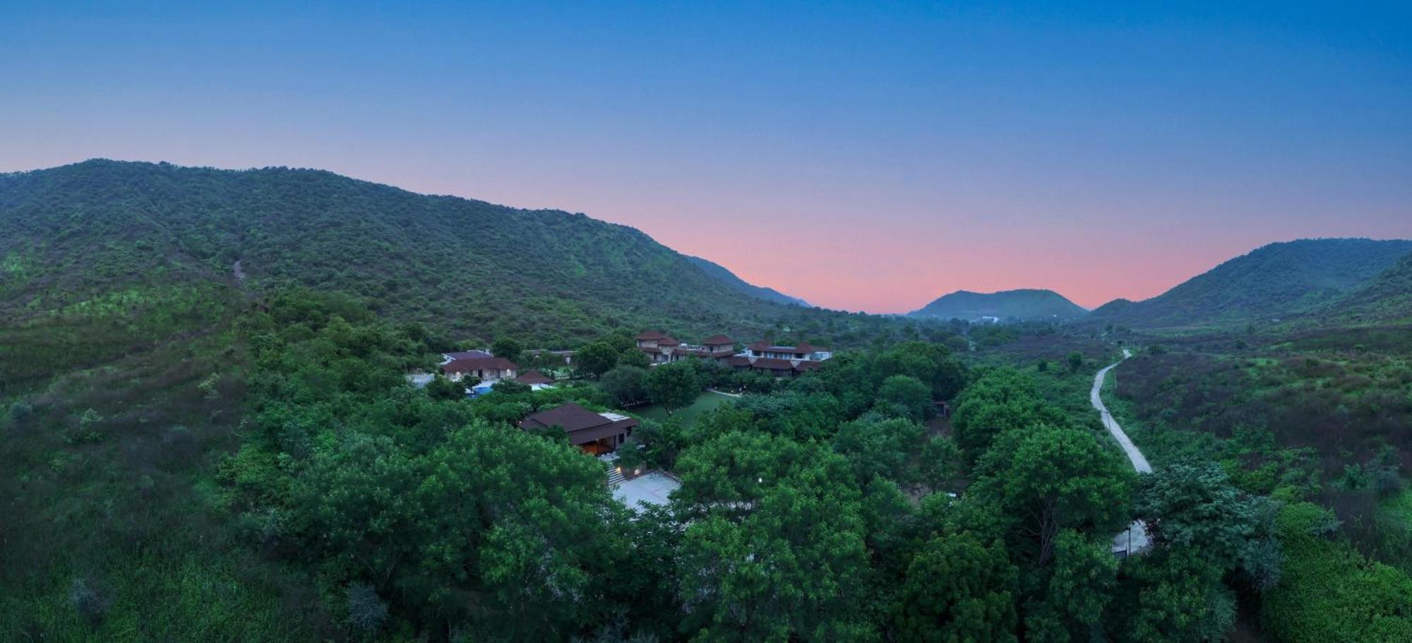 Anandam - A Luxury Resort In Udaipur Exterior foto